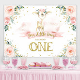 Eins Wurf Reh Ist Drehen Rosa Blumen Hintergrund für Erste Geburtstag